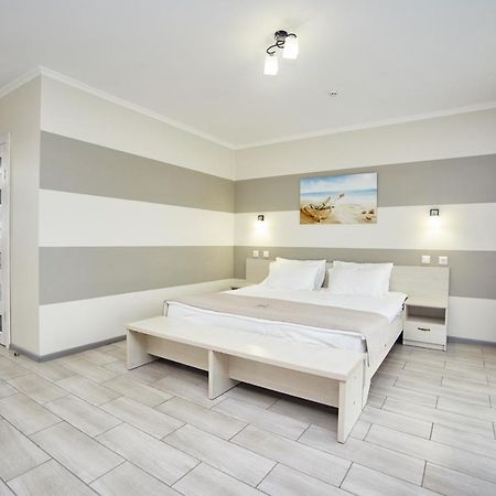 Family Hotel Happy Inn Bugaz Exterior foto