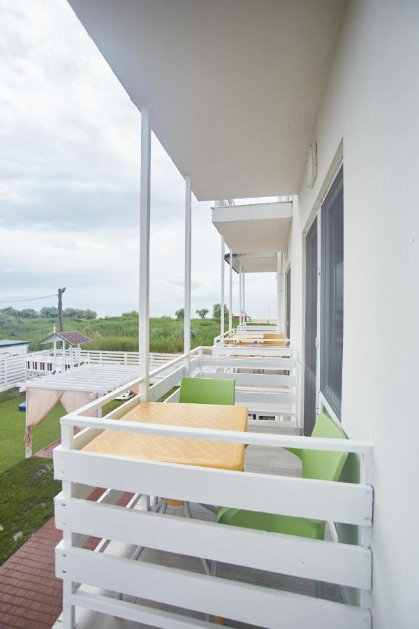 Family Hotel Happy Inn Bugaz Exterior foto