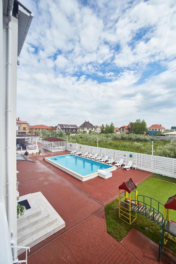 Family Hotel Happy Inn Bugaz Exterior foto
