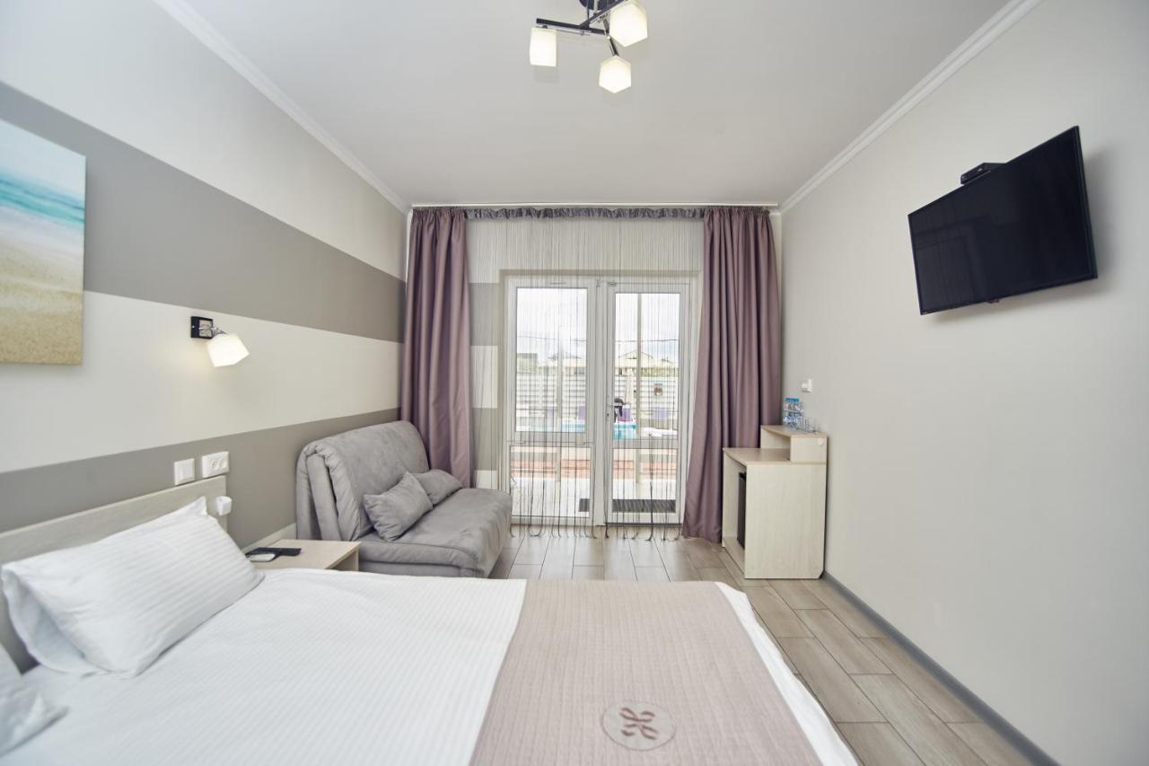 Family Hotel Happy Inn Bugaz Exterior foto