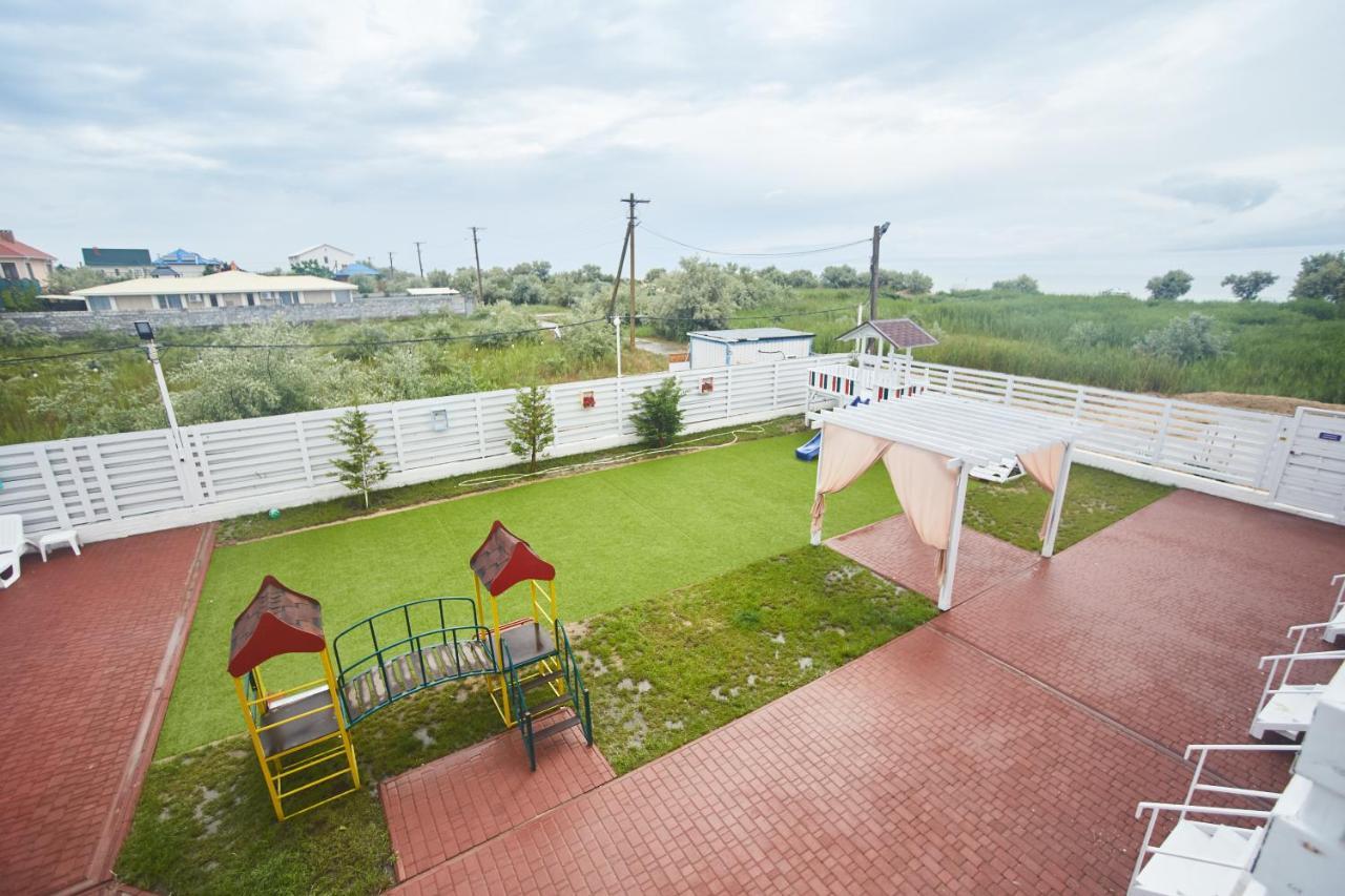 Family Hotel Happy Inn Bugaz Exterior foto