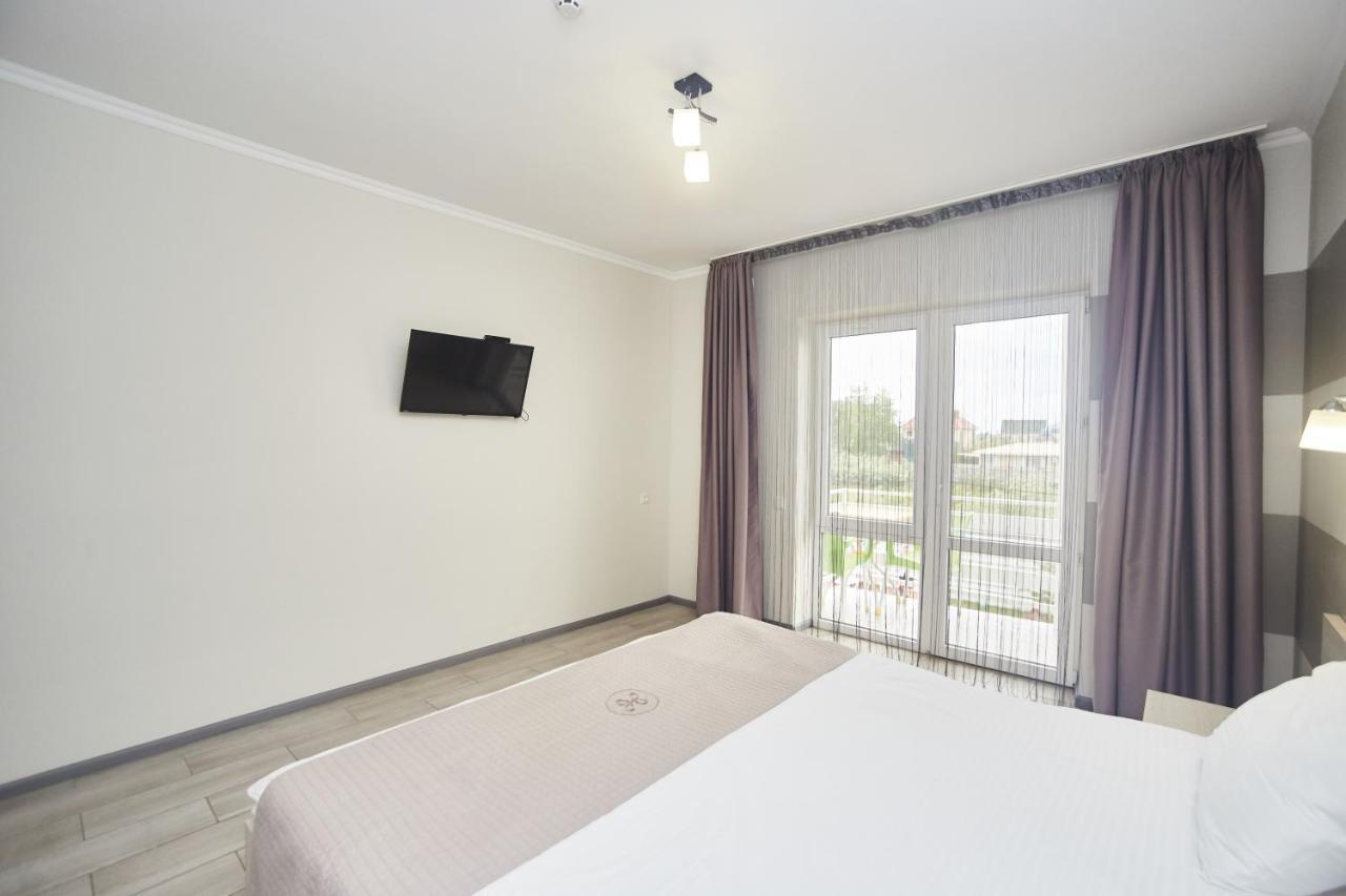 Family Hotel Happy Inn Bugaz Exterior foto