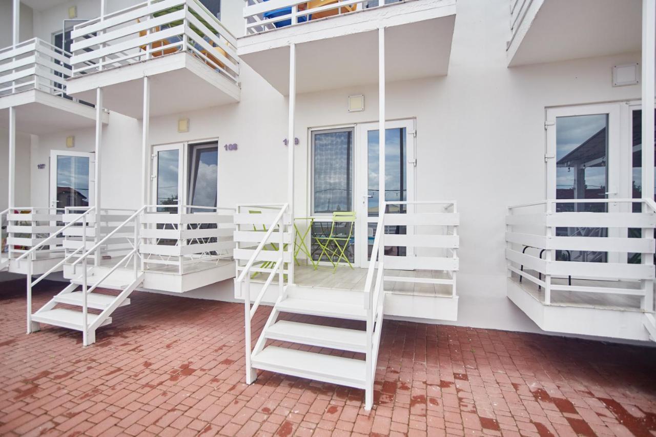 Family Hotel Happy Inn Bugaz Exterior foto