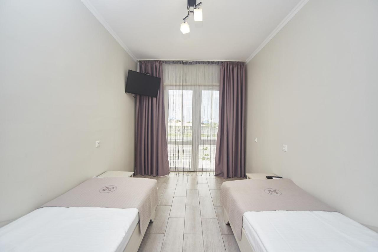 Family Hotel Happy Inn Bugaz Exterior foto