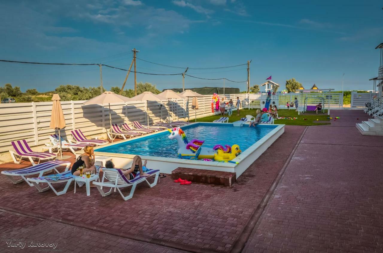 Family Hotel Happy Inn Bugaz Exterior foto