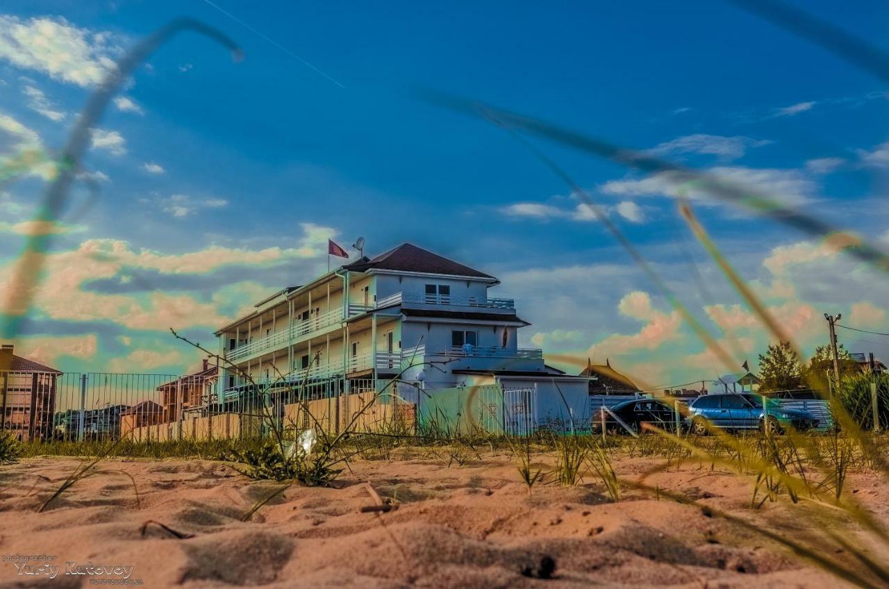 Family Hotel Happy Inn Bugaz Exterior foto