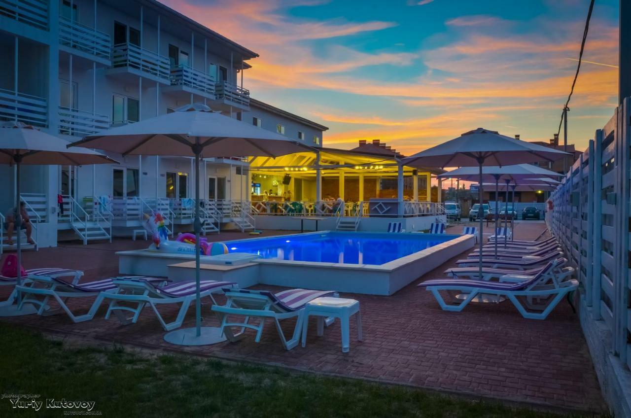 Family Hotel Happy Inn Bugaz Exterior foto