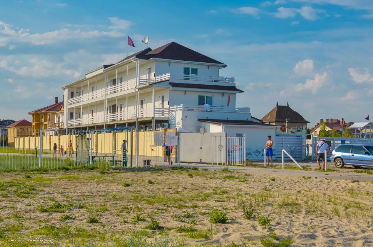Family Hotel Happy Inn Bugaz Exterior foto