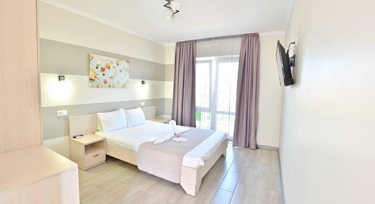 Family Hotel Happy Inn Bugaz Exterior foto